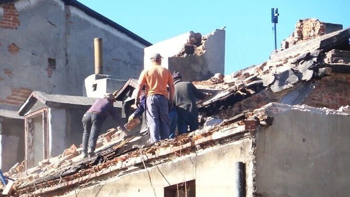 Na Starowarszawskiej walą się mury. Ludzie boją się o życie