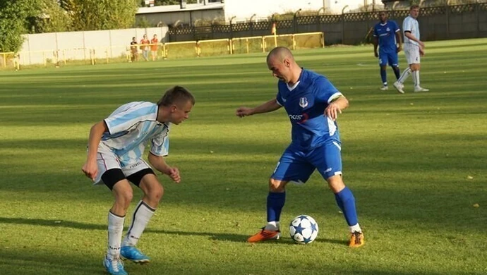 Piłka nożna: Szlagierowo w Emilinie