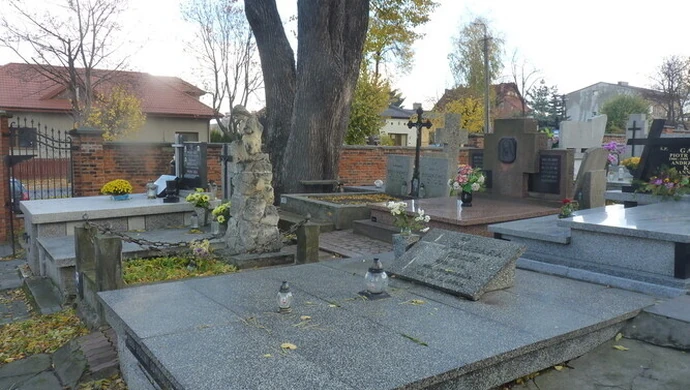 Radomsko: Sześć tysięcy na nagrobki