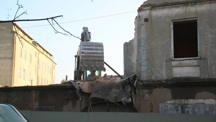 Do rozbiórki nie mogli używać ciężkiego sprzętu