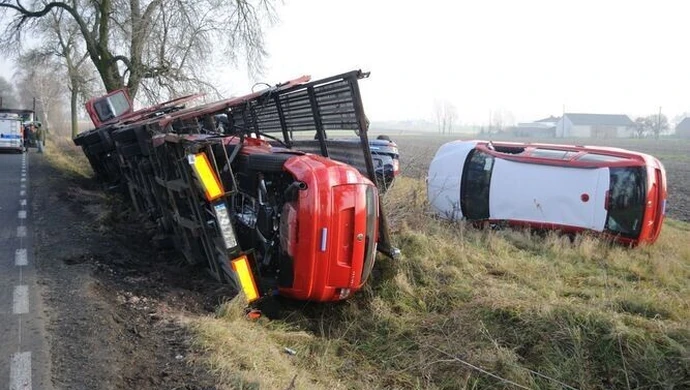 Dziesięć samochodów uszkodzonych w wypadku