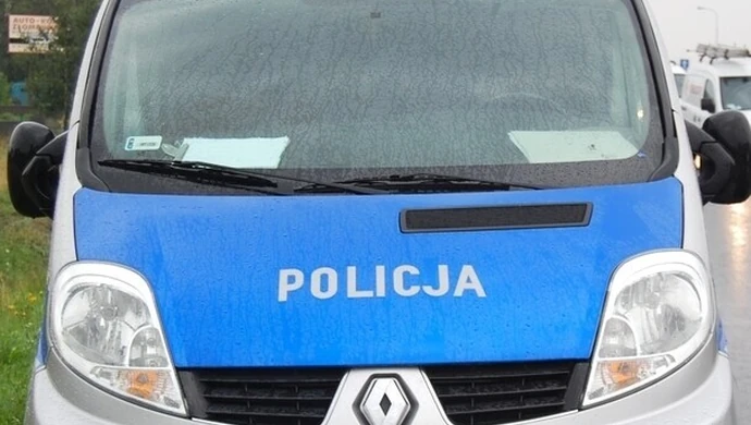 Ciężarówka uderzyła w seata. Kierowca w szpitalu