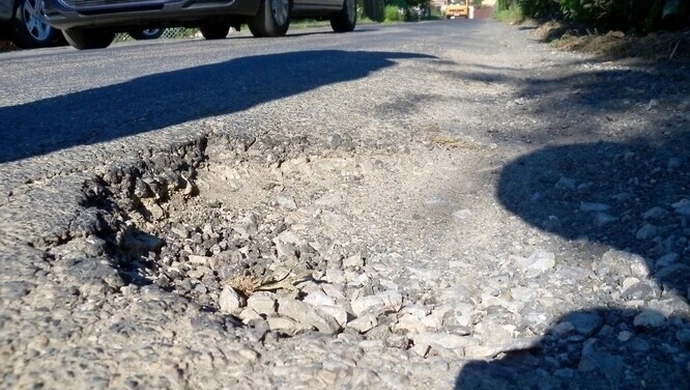 Dlaczego na naprawę dziur brakuje pieniędzy?