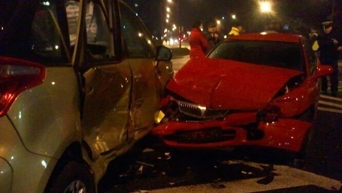 Zderzenie na skrzyżowaniu, 5 osób zabrała karetka