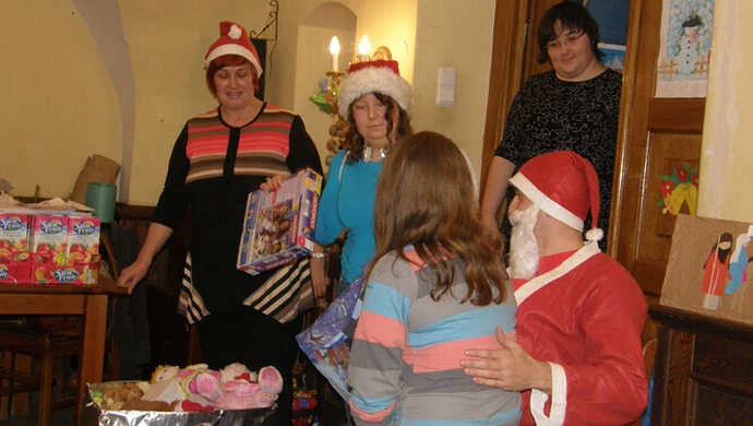 WSH: Wręczyli prezenty podopiecznym Oratorium