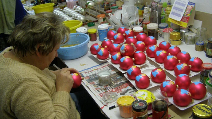 Fabrykę bombek odwiedza 40 wycieczek w tygodniu