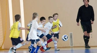 W ferie najmłodsi grają w halówkę