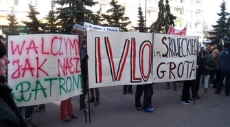 IV LO nie opuszczą &#8211; manifestacja przed UM