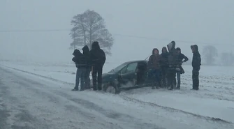 Obfite opady śniegu - na drogach bardzo ślisko