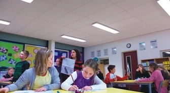 Uczniowie z piotrkowskiej &#8222;piątki&#8221; walczą o żarówki