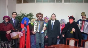 Młoda para i Cyganka u wójta