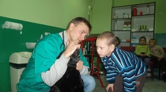 Wyleczyli kotkę i labradora