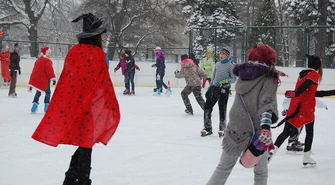 Pożegnanie zimy na piotrkowskim lodowisku