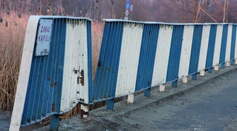 Piotrków: Uwaga, most uszkodzony!