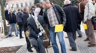 Bełchatów: Pokazali prezydentowi żółtą kartkę