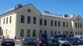 Neony na budynku dworca &#8211; finisz coraz bliżej