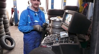 Region: Zelowski pastor wymienia opony