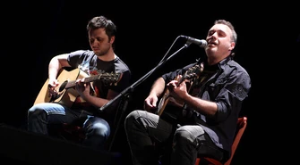 MOK: Szymon Wydra zagrał akustycznie