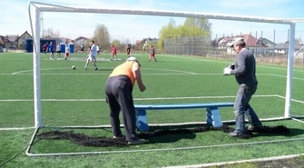 Boisko na Zawiłej: Naprawianie tańsze od dozoru