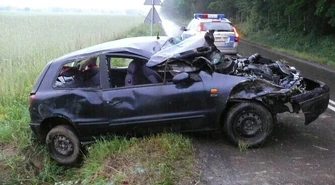 Samochód dachował. Pięć osób w szpitalu