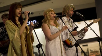 Focus: Noc zakupów i największe przeboje Abby