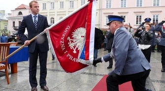 Policja świętowała na Rynku Trybunalskim