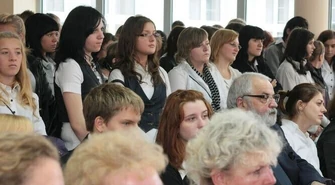 Ilu nauczycieli straciło pracę?