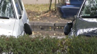 Zniszczyli 9 samochodów, zostali złapani