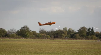 Na lotnisku zainscenizowali walkę powietrzną 
