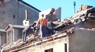 Na Starowarszawskiej walą się mury. Ludzie boją się o życie