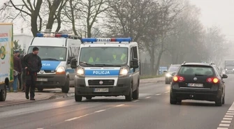 Ciężarówka najechała na leżącego mężczyznę