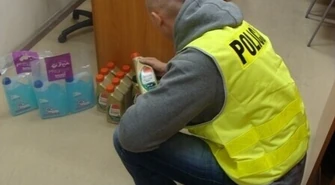 Na stacji benzynowej skradli oleje, płyny i mydła