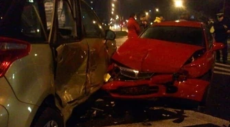 Zderzenie na skrzyżowaniu, 5 osób zabrała karetka