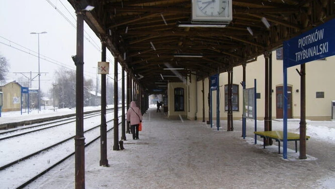 Na piotrkowskim dworcu wciąż nie ma biletomatu