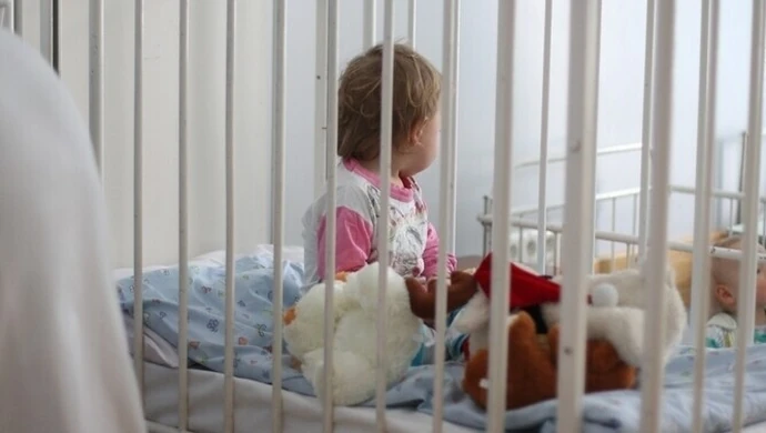 21-latek porwał chłopca i zostawił w oknie życia