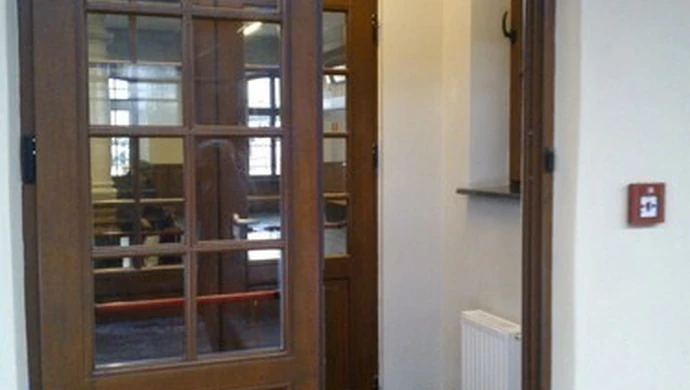 Na dworcu PKP nie ma drzwi