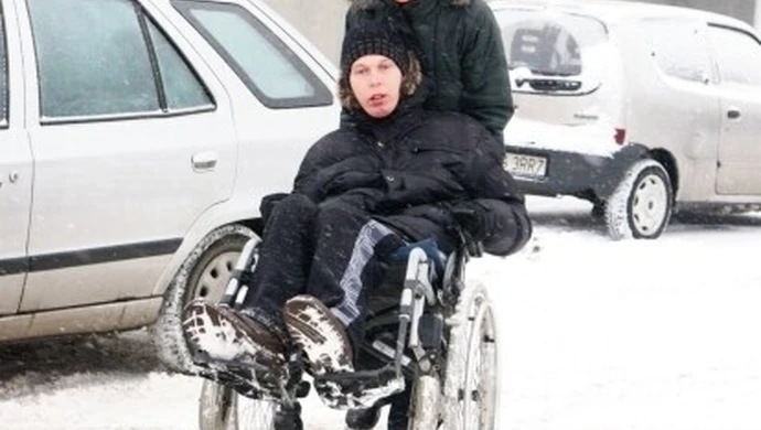 Na wózku inwalidzkim po mandat