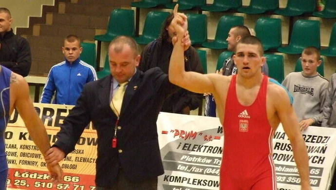 Znakomity start zapaśników AKS