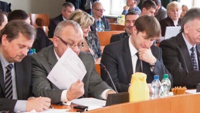 W Bełchatowie za śmieci 7 i 12 zł od osoby