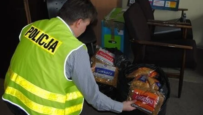 25 kg tytoniu znaleźli w bagażniku audi