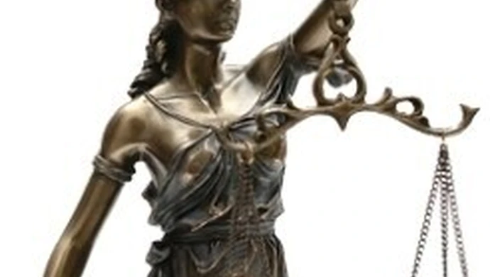 Ojciec oskarżony o zabójstwo, matka o znęcanie