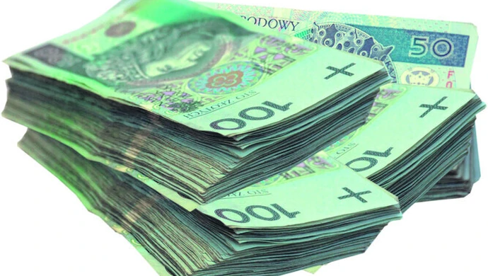 Miliony na trzynaste pensje dla urzędników i nauczycieli