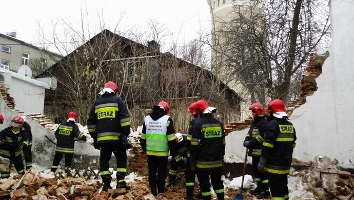 Piotrków: Runęła ściana przy Dąbrowskiego