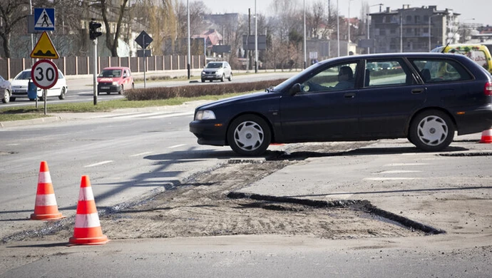 Drogowcy łatają, kierowcy narzekają