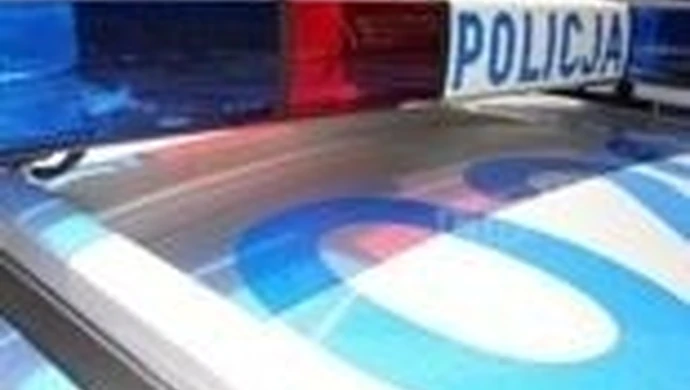 Paczkę z kredensem znaleźli na śmietniku