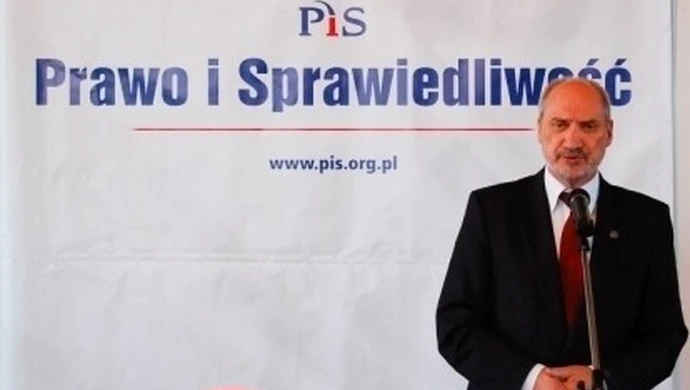 Macierewicz chce powołania międzynarodowej komisji