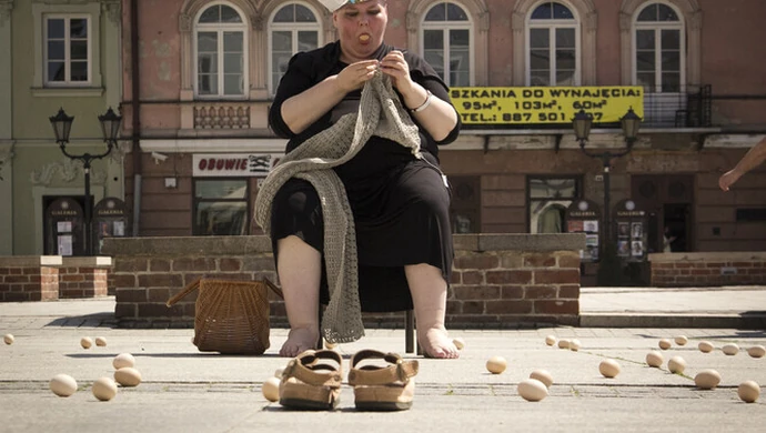 Interakcje: Performance w Rynku Trybunalskim