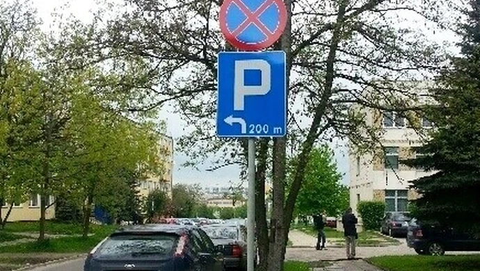 Wolą parkować na zakazie, niż chodzić
