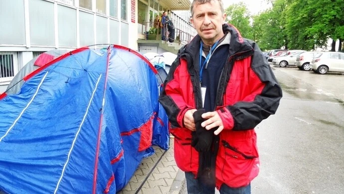 Protest pod starostwem trwa