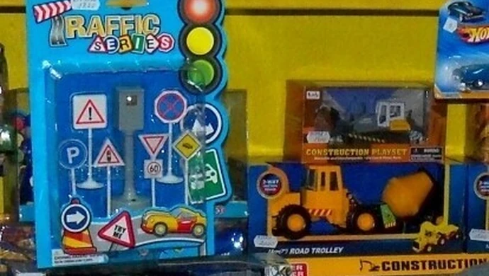 Dziecięcy kwartet okradał sklep z zabawek